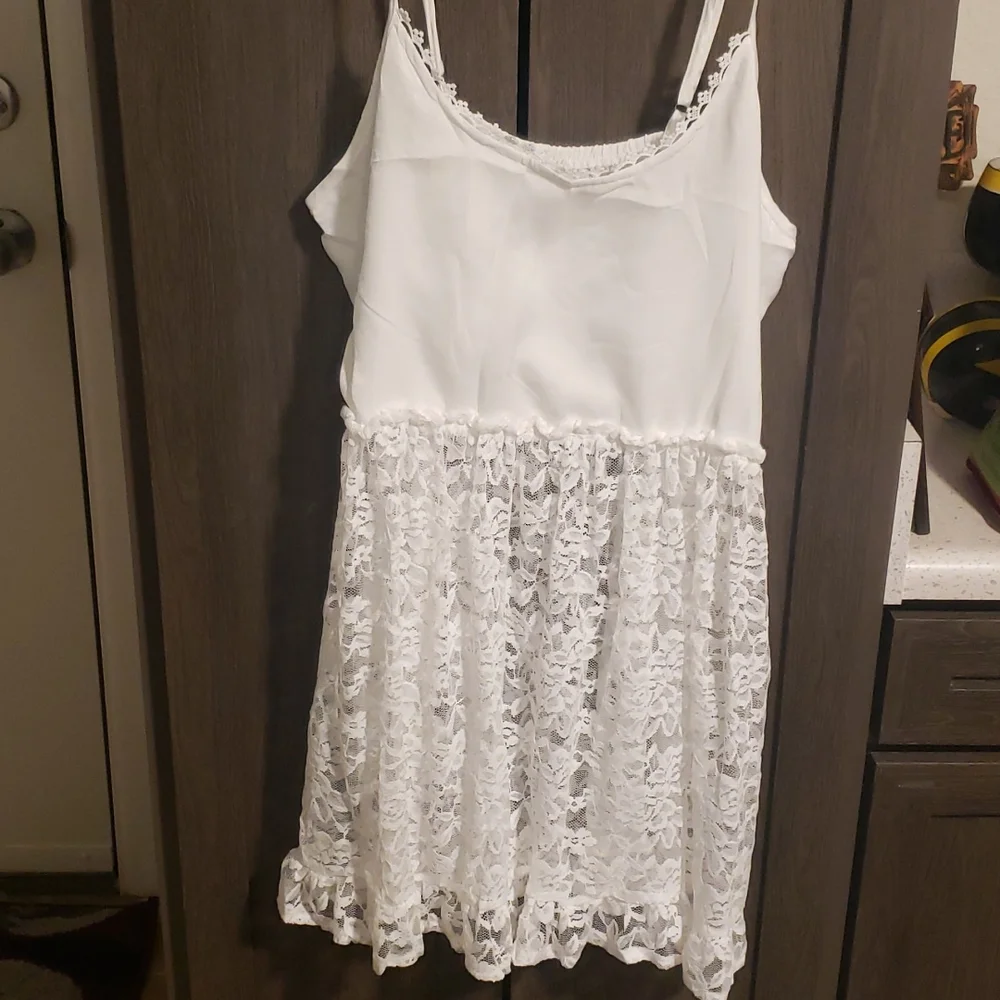 ♥️New boutique lace contrast spaghetti strap top - Picture 7 of 11
